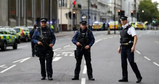 شرطة لندن تعلن طعن اثنين من عناصرها