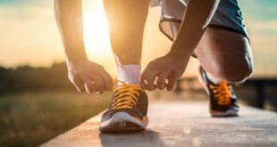 المشي للخلف.. فوائد صحية عظيمة تفوق السير للأمام