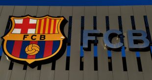 الصفقة الرسمية الأولى .. برشلونة يعلن التعاقد مع فرانك كيسي رسميا